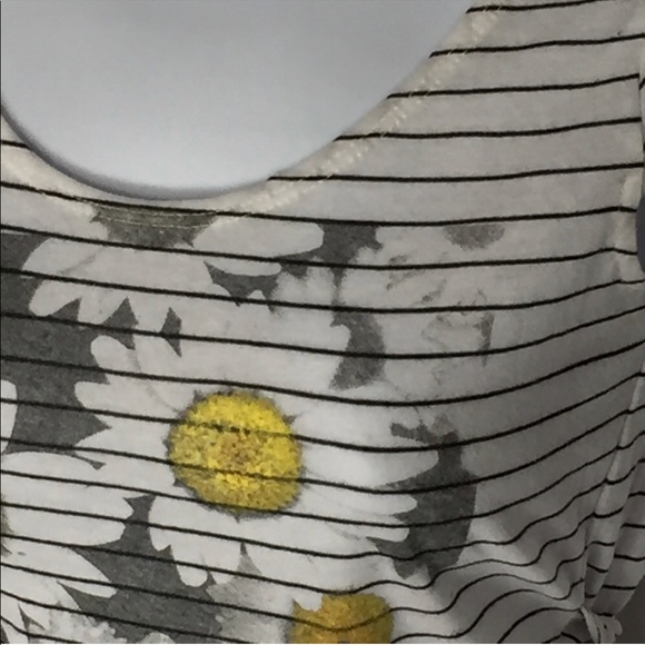 NWT Wet Seal Daisy Crop Top Size S - Picture 2 of 7